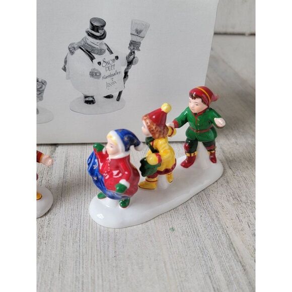 Dept 56 54927 He Led Them Down The Streets Of Town village accessory xmas - Picture 4 of 9